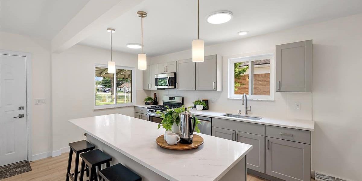 A Kitchen With An Island In The Middle Of A Table